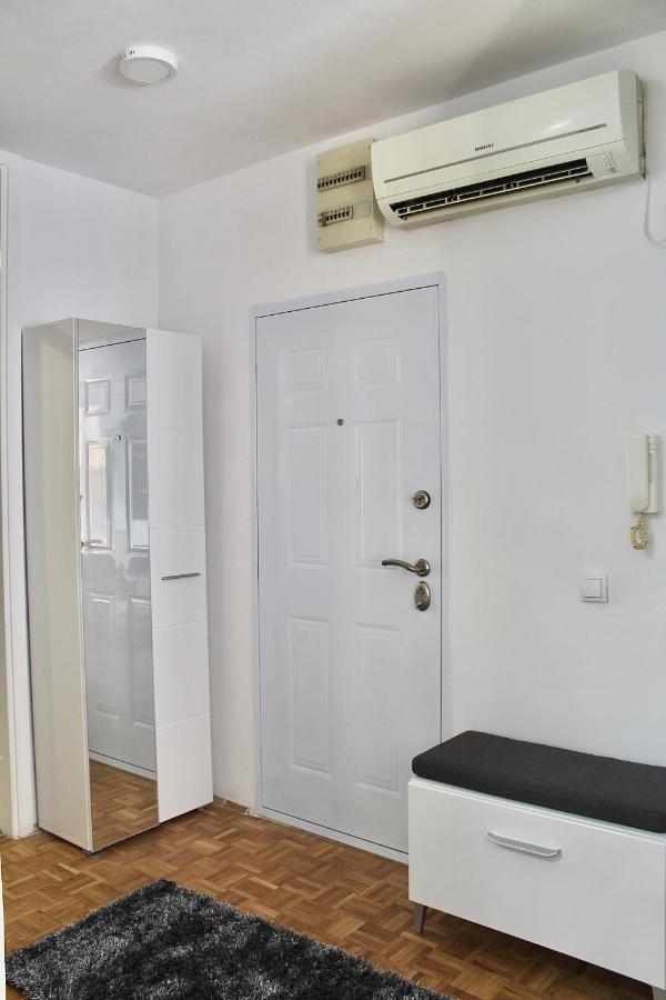 Ramonda - New Belgrade Apartment ภายนอก รูปภาพ